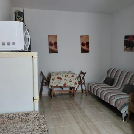 Apartment Con Patio En El Centro Del Pueblo