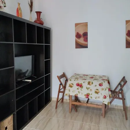 Apartment Con Patio En El Centro Del Pueblo *