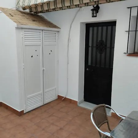 Apartment Con Patio En El Centro Del Pueblo *